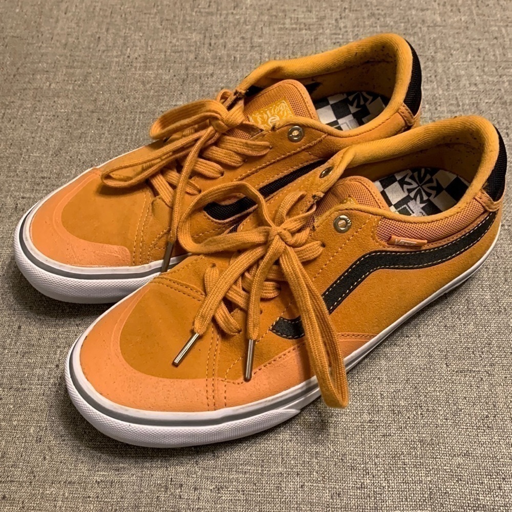 VANS Mens Trujillo Skateboard Sneakers. Size 9 US. Great pre-owned condition.
